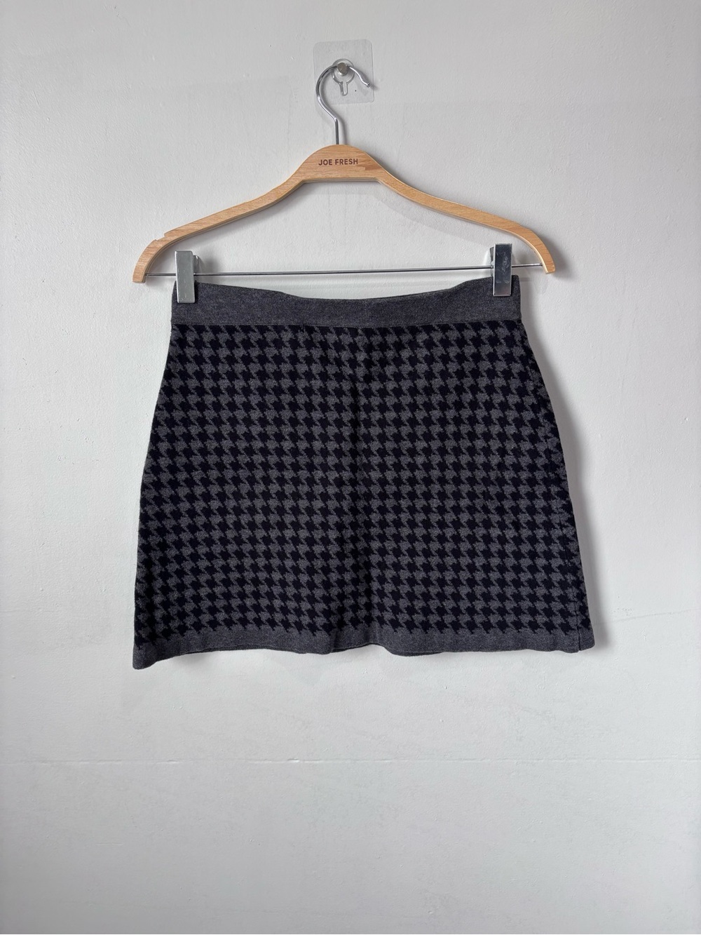 ✨3/$30✨ Forever 21 Plaid Knit Mini Skirt | Gray & Black | Size Medium - Picture 2 of 3